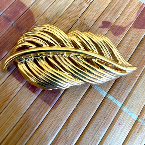 Vintage 70s Gorgeous Napier F90 Signed Leaf Broach - Picture 1 of 5